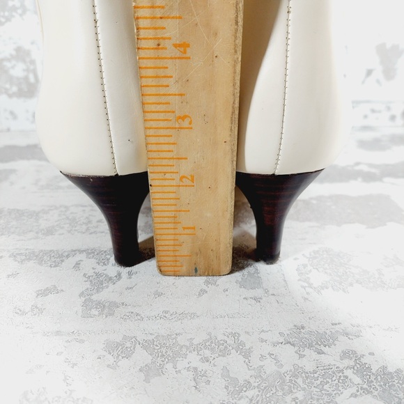 Nordstrom Arazio Kitten Heel White Cream Leather Ankle Booties Size 9 - Picture 9 of 13